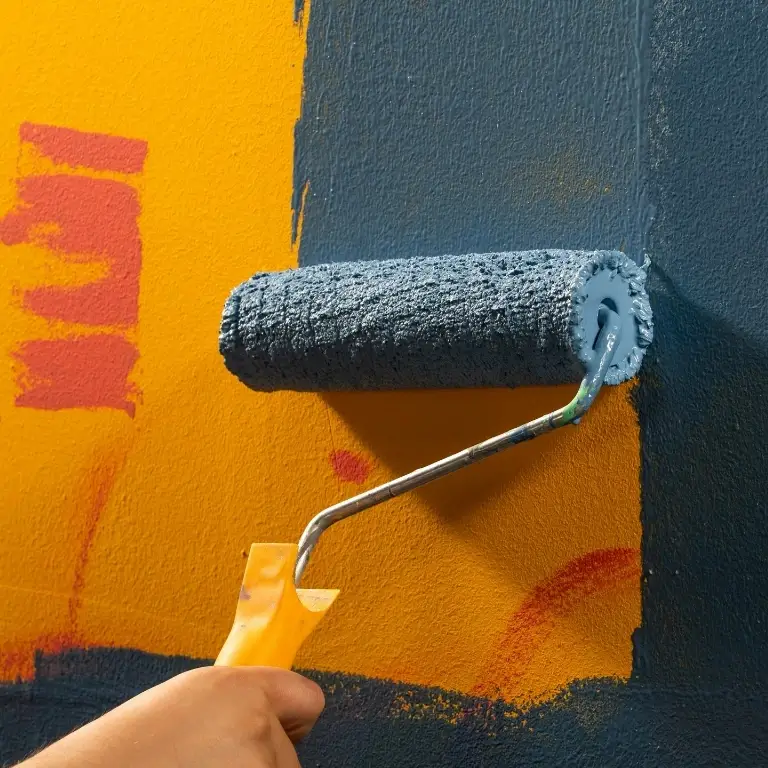 malowanie ściany wałkiem